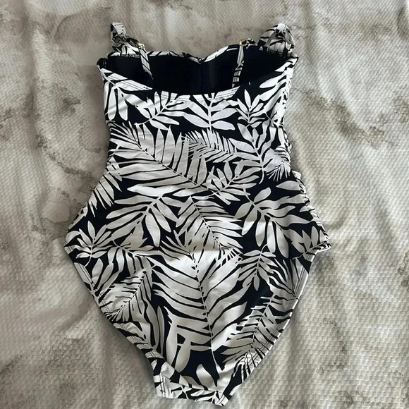 Bleu Rod Beattie Urban Oasis Shirred Underwire One-Piece Style Swimsuit - Picture 7 of 10
